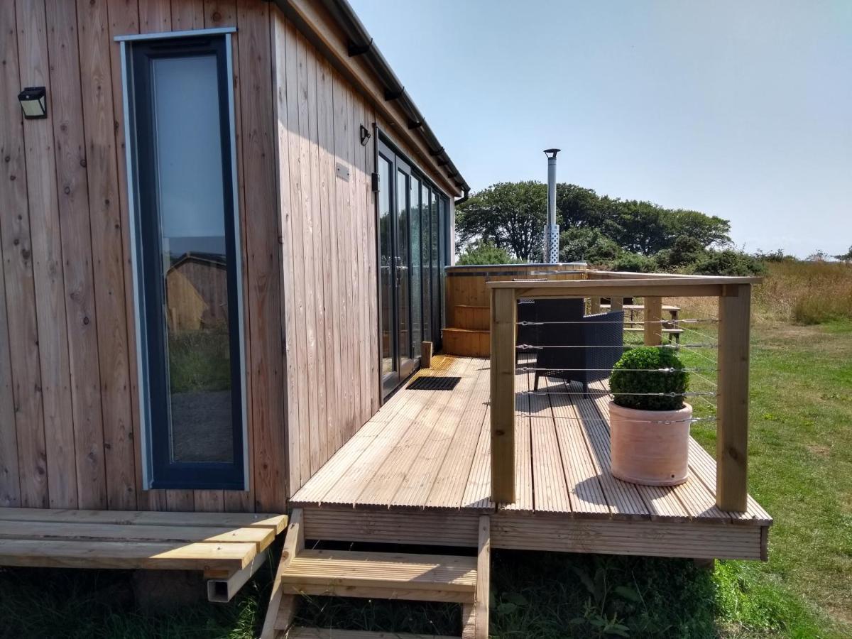 Cleeves Cabins Ailsa Luxury Lodge With Hot Tub Dalry  Экстерьер фото