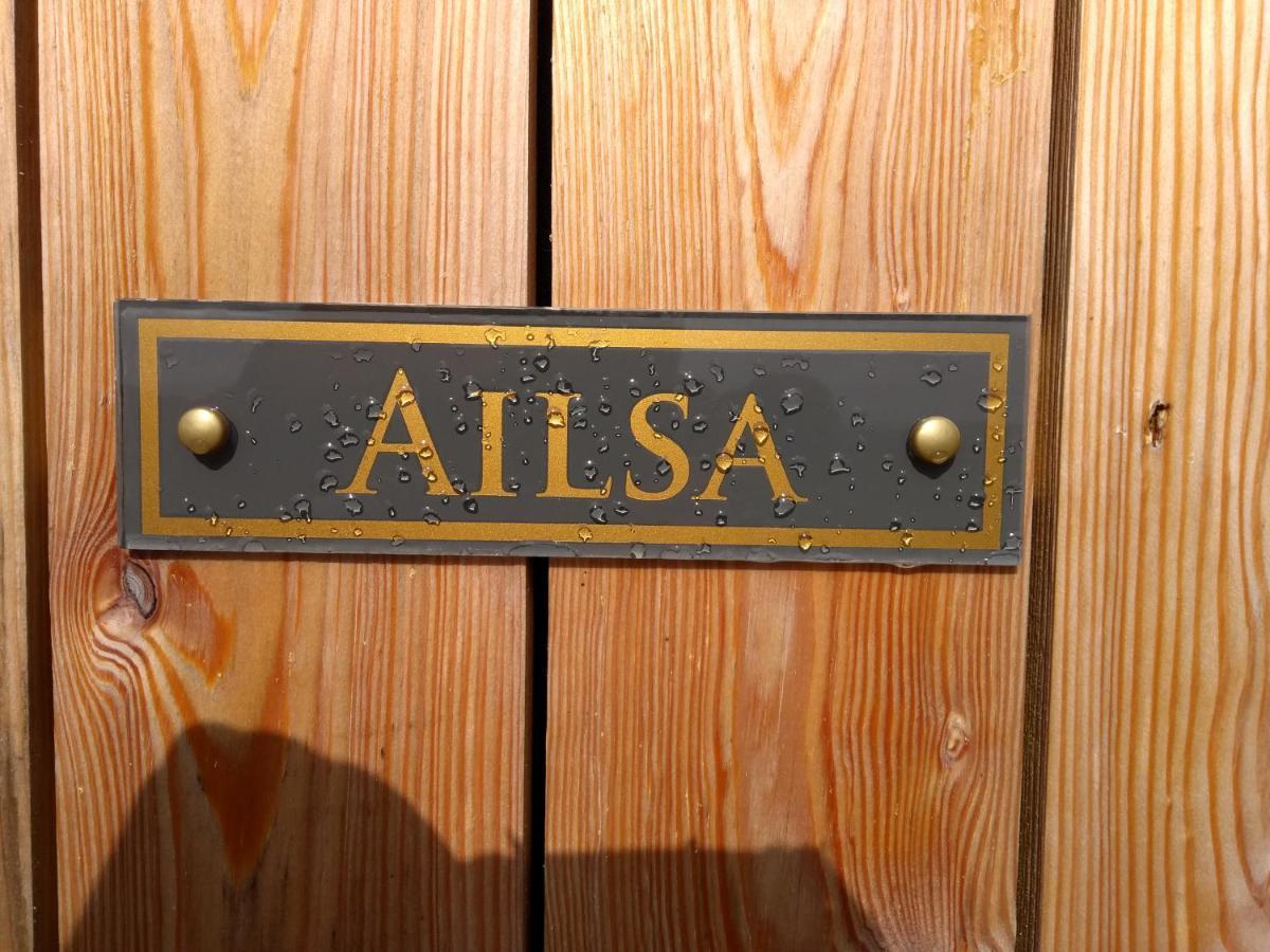 Cleeves Cabins Ailsa Luxury Lodge With Hot Tub Dalry  Экстерьер фото