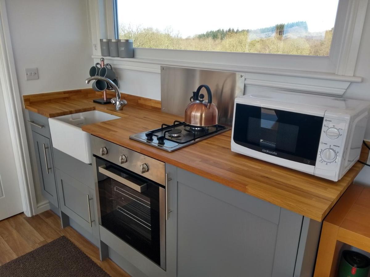 Cleeves Cabins Ailsa Luxury Lodge With Hot Tub Dalry  Экстерьер фото
